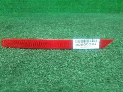 Катафот левый Toyota Land Cruiser 300 (2021-н.в.)