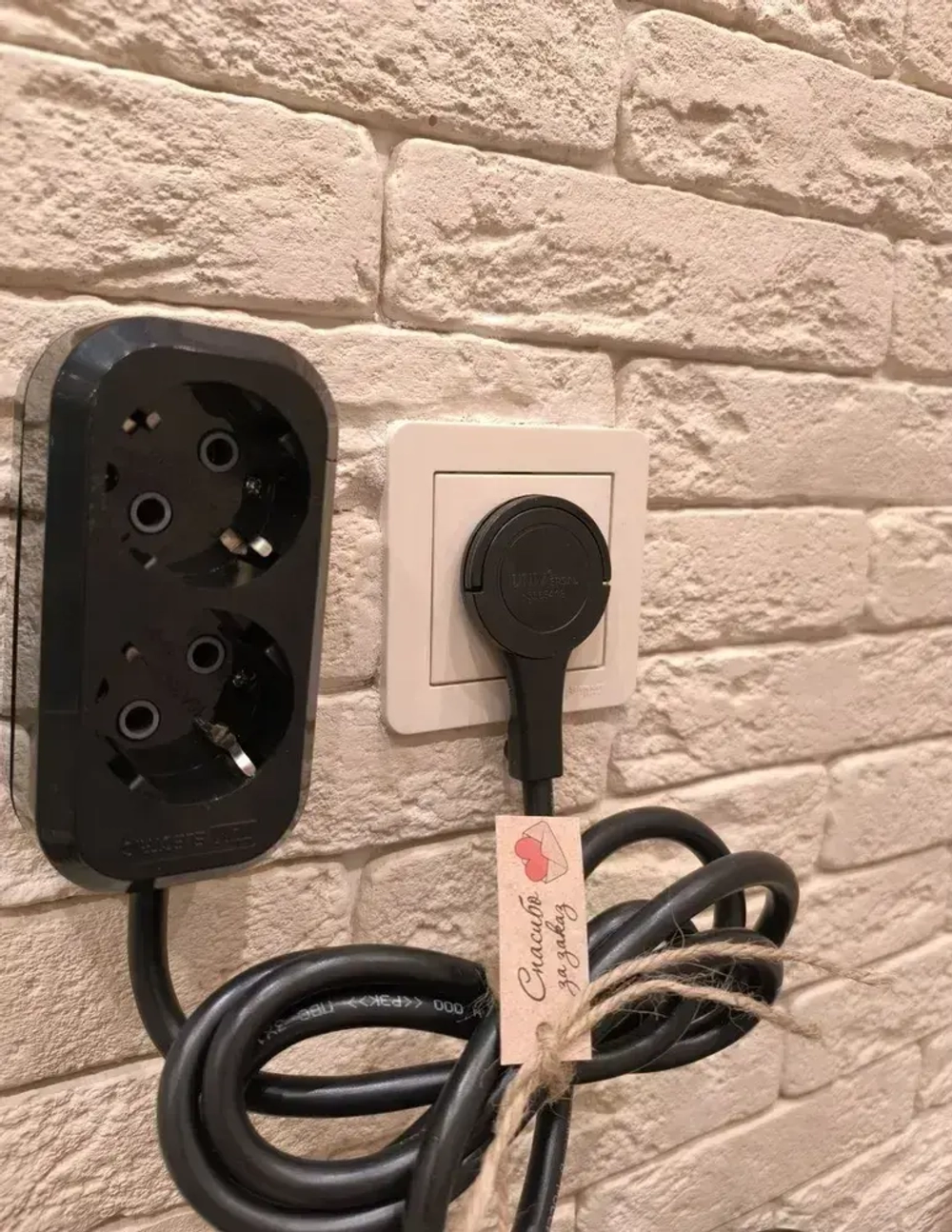 Удлинитель электрический 2 розетки 1 метр с плоской потайной вилкой невидимкой угловой