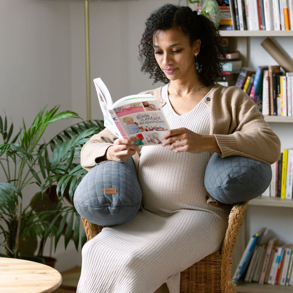 Подушка для кормления BEABA Big Flopsy темно-серая