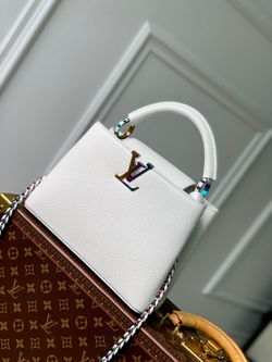 Louis Vuitton Capucines BB