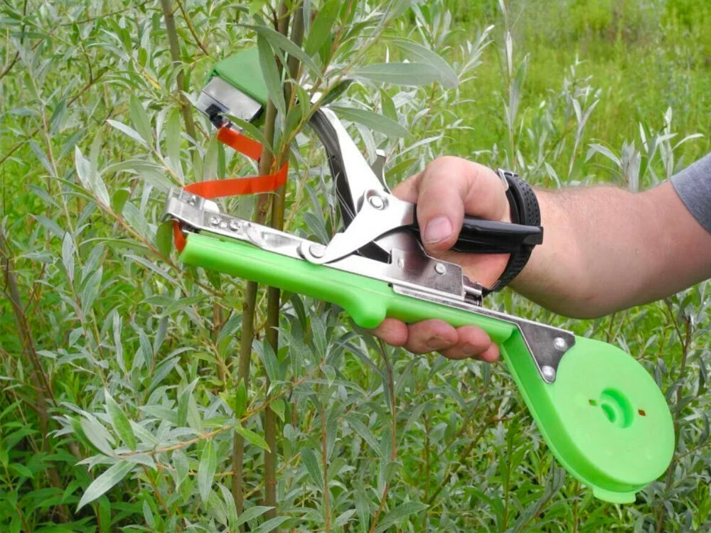 Тапенер садовый, в наборе скобы 10000шт и лента 30м