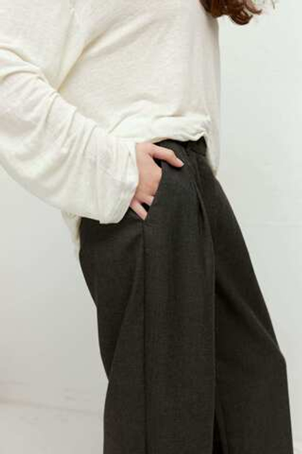 Брюки со складками из темно-серой шерсти