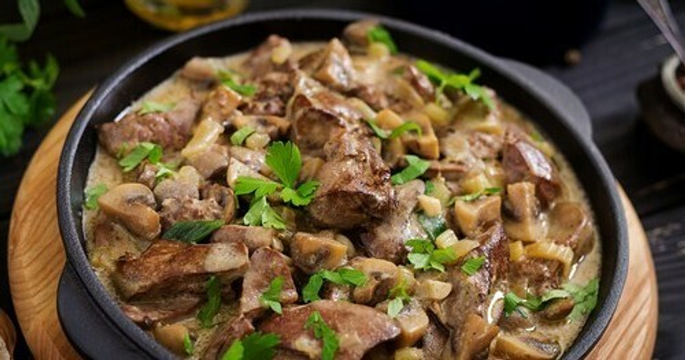 Печень кролика по-строгановски