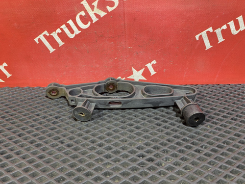 Кронштейн солнцезащитного козырька