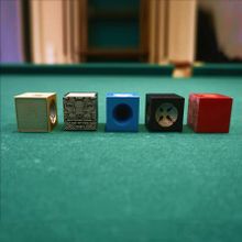 Инструмент для обработки наклейки кубик 5 в 1 красный