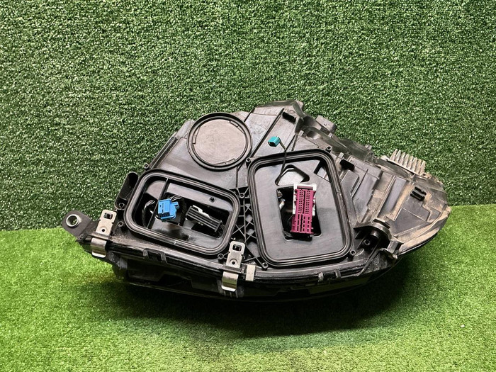 Фара правая Mercedes S W223 (20-нв) Digital Light