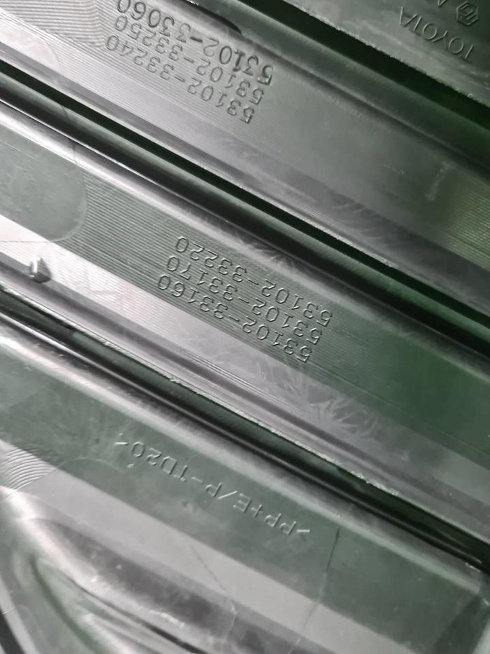 Решетка переднего бампера Toyota Camry xv70 17-21