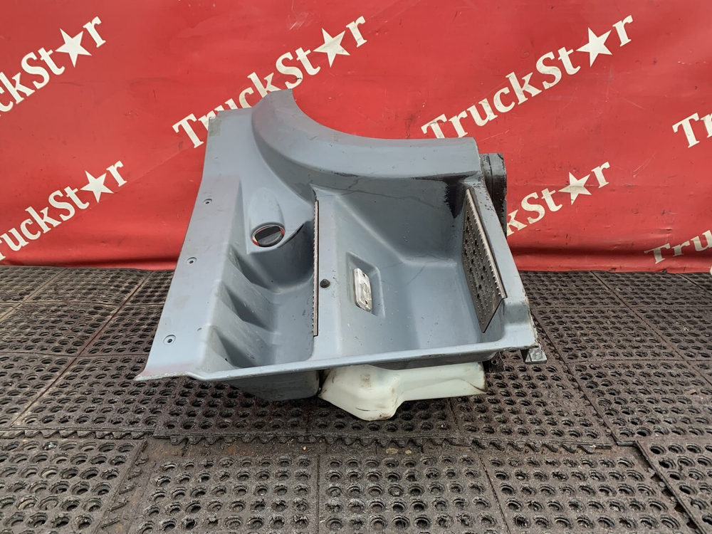 Корпус подножек левый