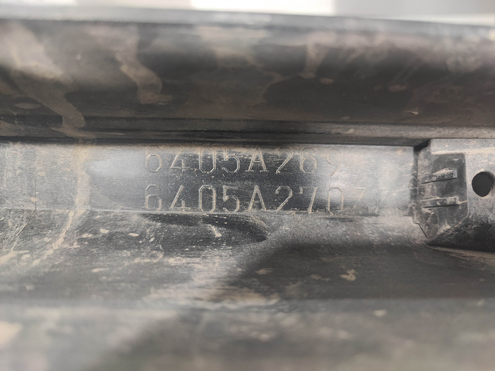 Накладка переднего бампера Mitsubishi Outlander 3 18-нв Б/У Оригинал 6405A269