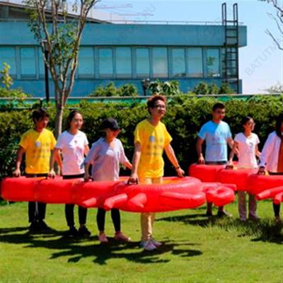 Надувная командная игра "Верхом на креветке"