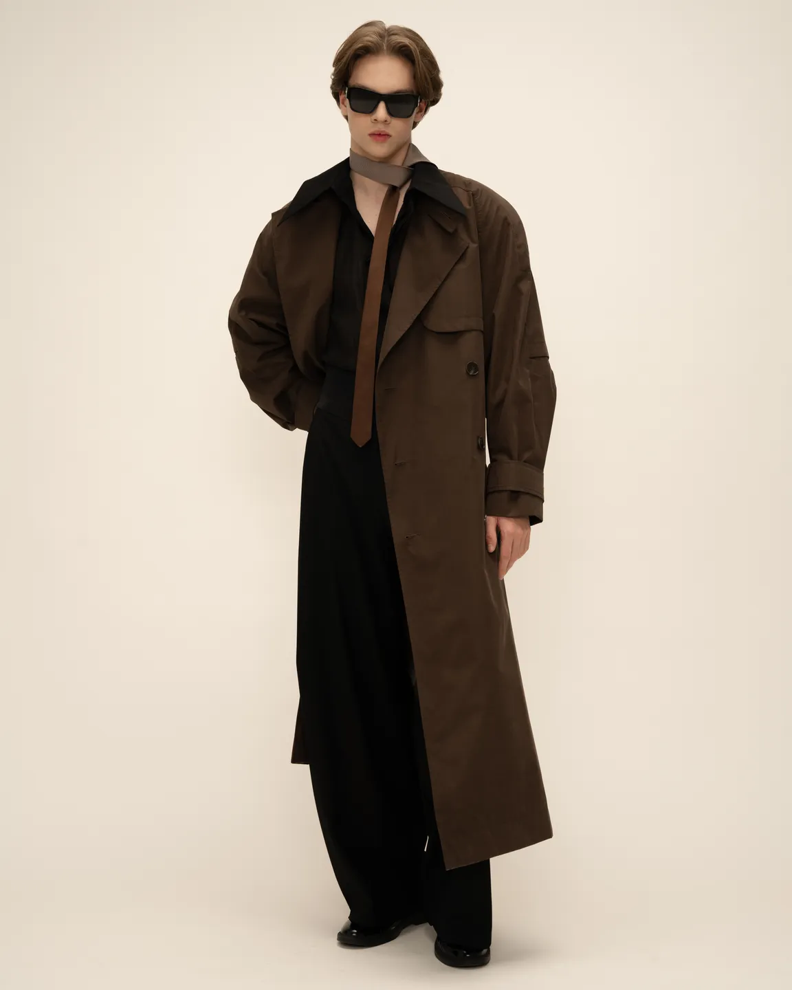 Коричневый тренч 