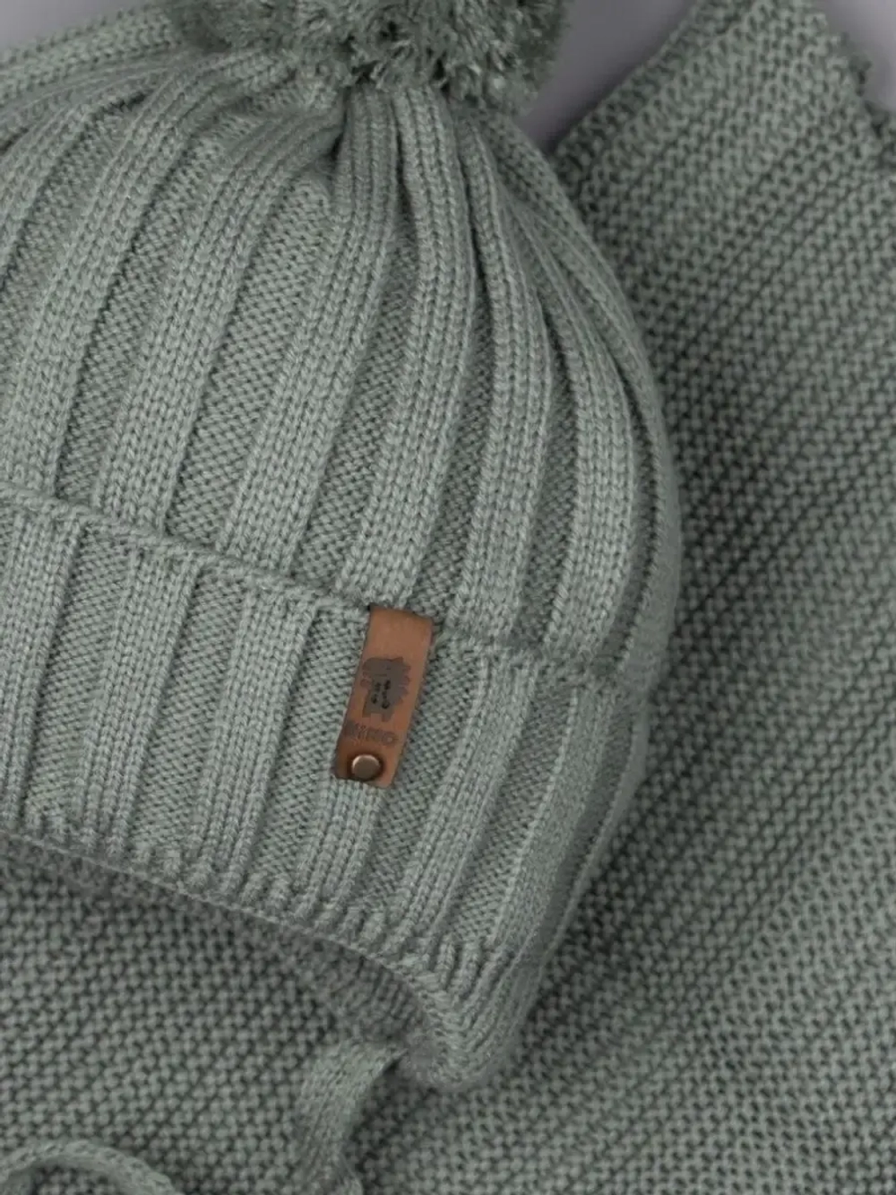 Шапка для мальчика со снудом осенняя