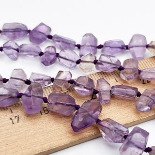 Аметист бусины, фриформ с огранкой, размер около 6-10*7-11 мм, цена за набор 11-12 шт (1/4 нити)