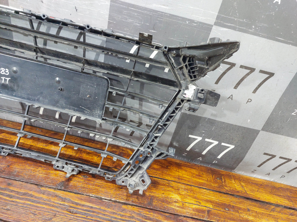 Решетка радиатора Audi TT (8S) 14-19 Б/У Оригинал 8S0853651