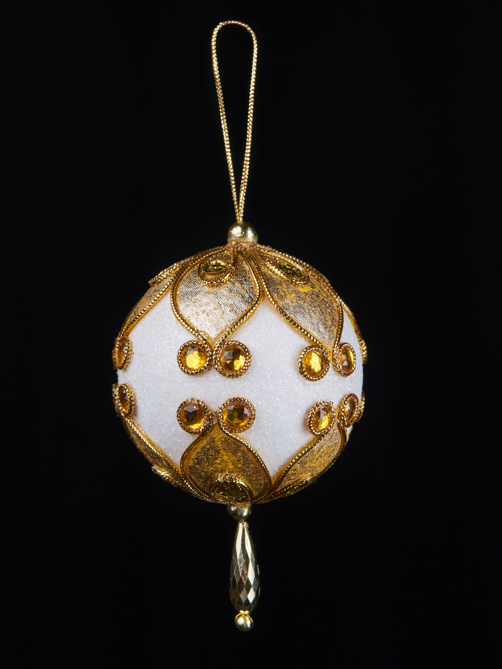 Шар с кисточкой 8х14см ChristmasDeLuxe белый с золотом