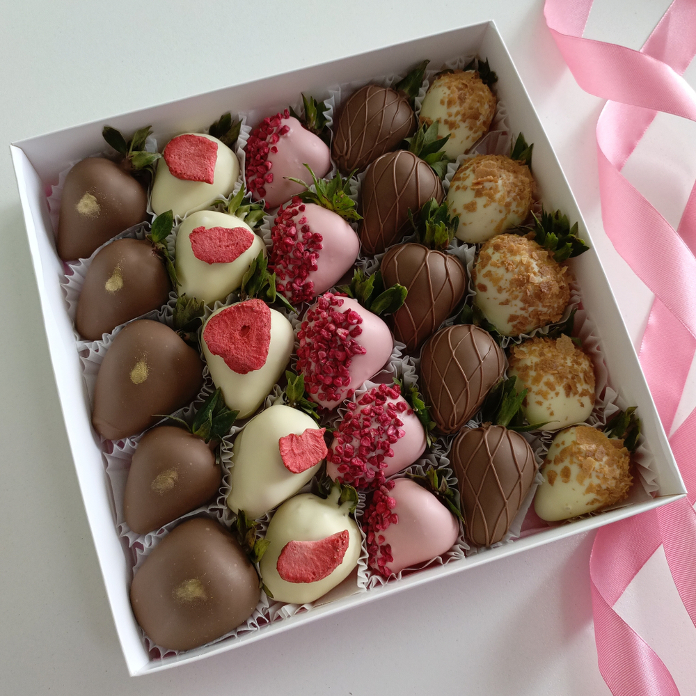 Клубника в шоколаде " Приятный сюрприз"