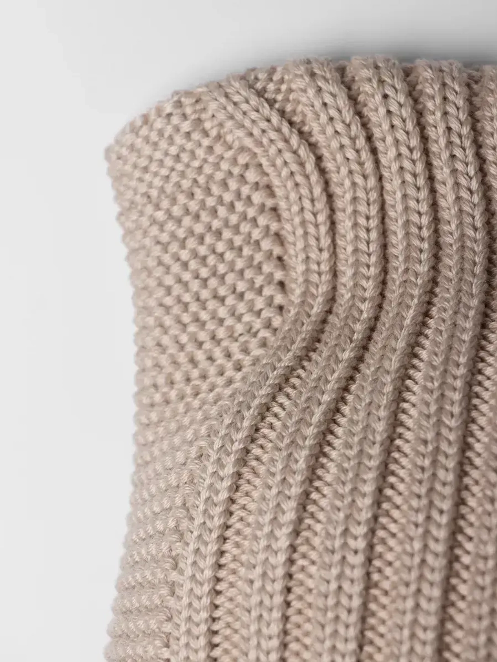 Шапка вязаная с ушками женская на осень