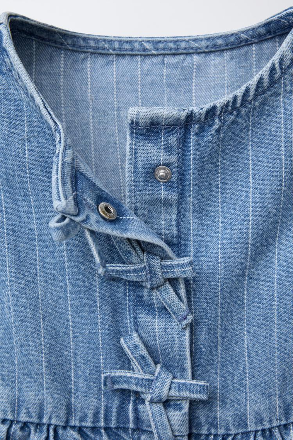 ZARA ДЖИНСОВЫЙ ТОП В ПОЛОСКУ, ВЫЦВЕТШИЙ СИНИЙ