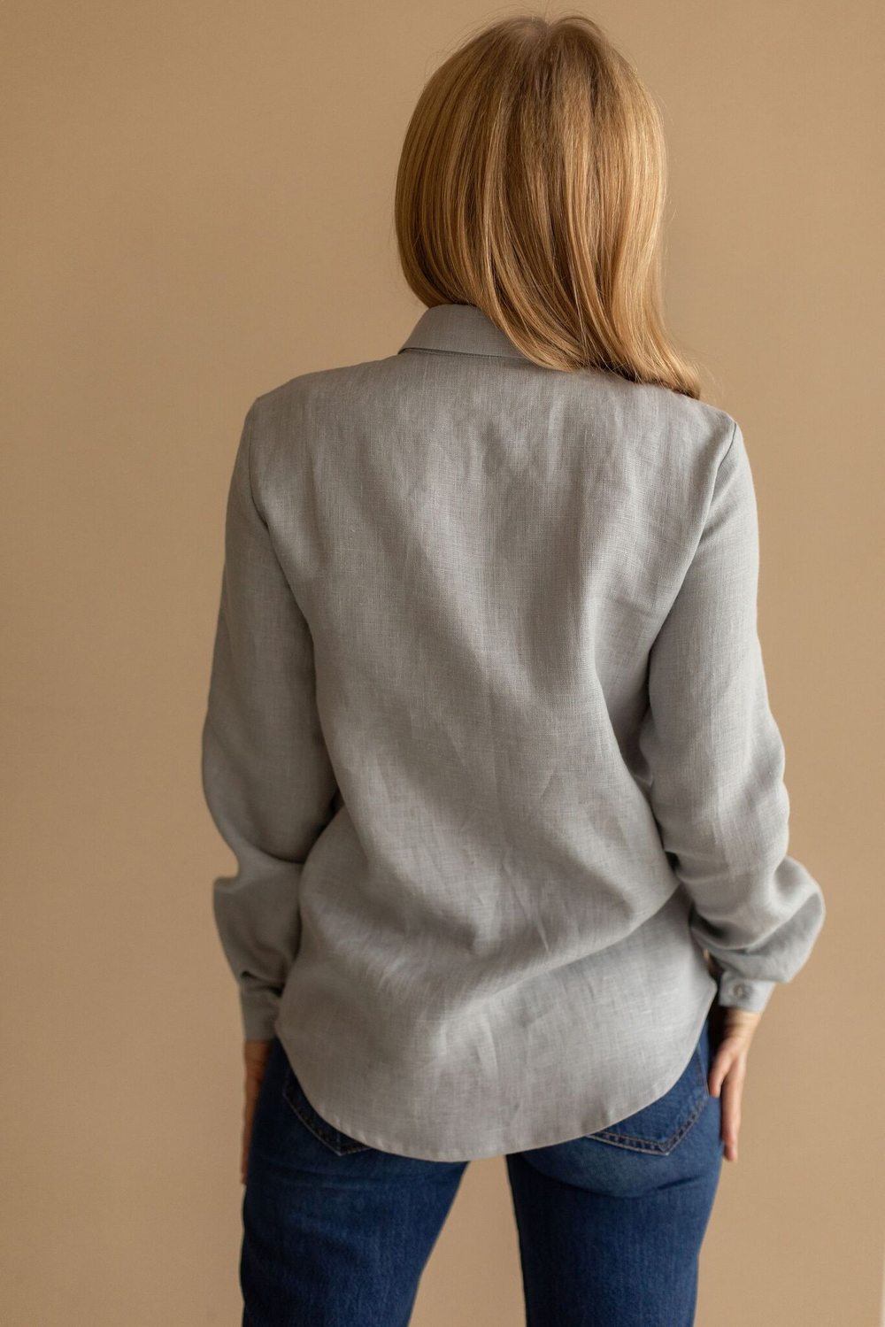 Рубашка изо льна серого цвета