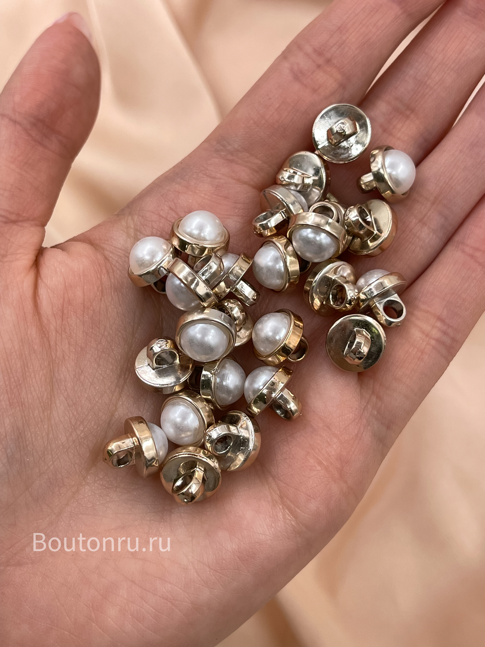 Пуговицы жемчужные в золоте