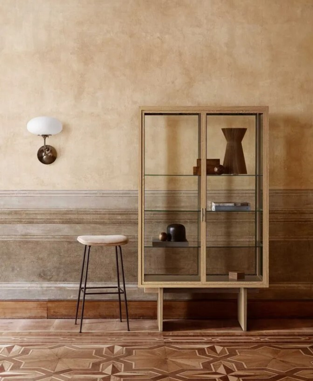 Витрина Private GUBI  дубовый шпон/стекло 1100х450х1910h