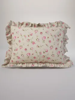 Декоративная наволочка с рюшами, оборками "Розовые бутоны на бежевом" 50х70 см, 1 шт, без молнии