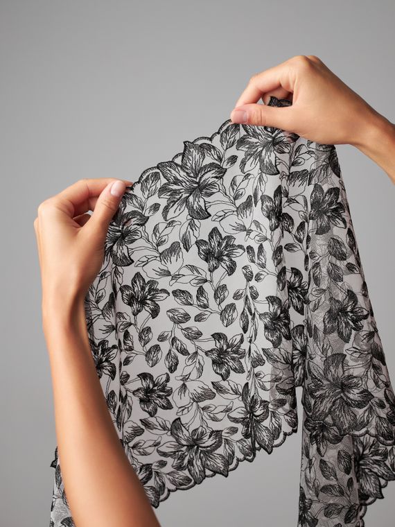 05-159 Вышивка на неэл. сетке 30 см, айвори/черный