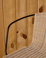 Уличный стул Eltiera из искусственного ротанга с черной стальной рамой