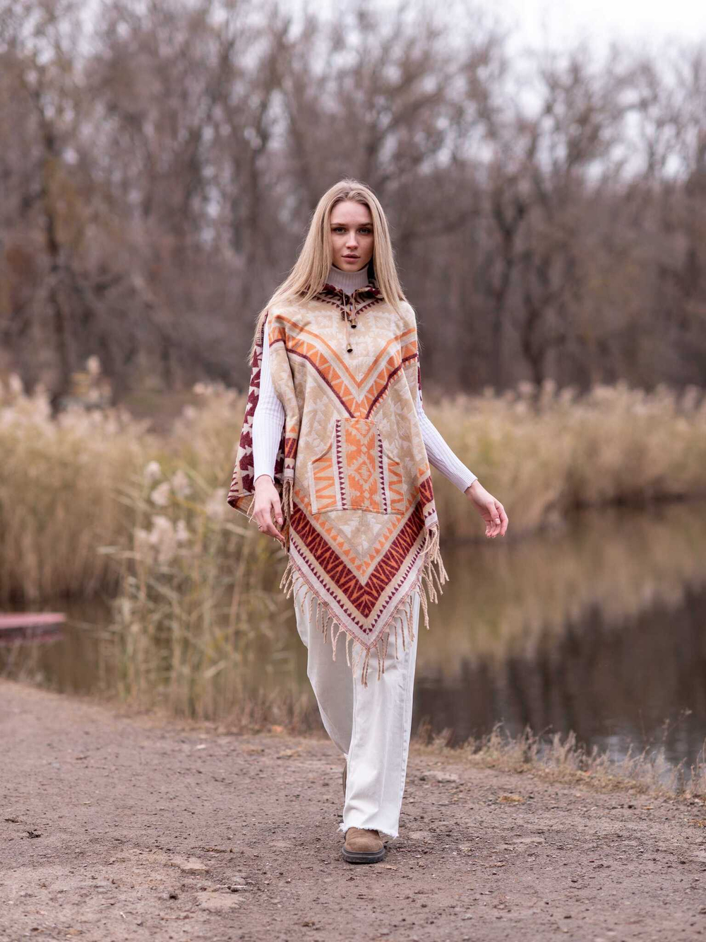 Пончо женское шерстяное с орнаментом