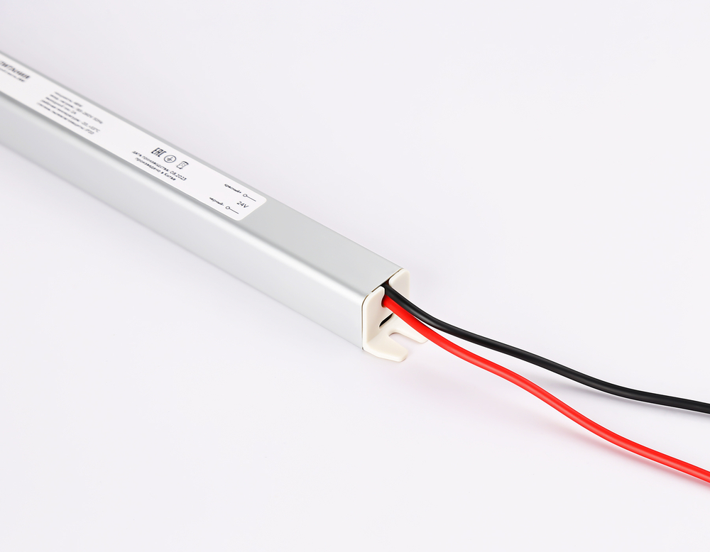 Блок питания ультратонкий для светодиодной ленты 24V 60W 2.5A IP20 185-260V 312*18*18 GS8625
