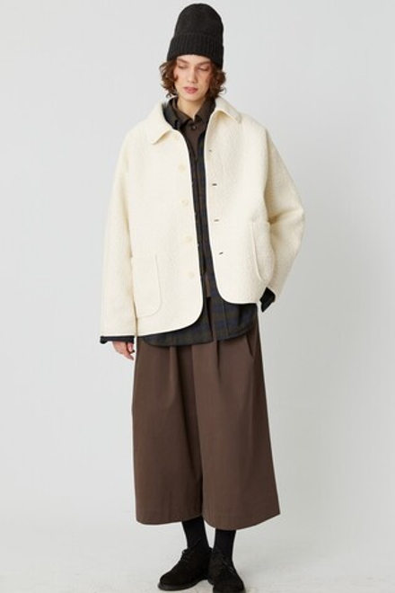 Шапка из шерсти черного цвета