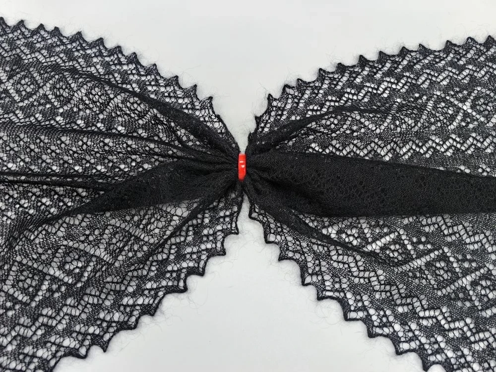 Оренбургский пуховый палантин П3-12040-07 черный