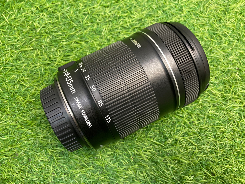 Canon EF-S 18-135mm 3.5-5.6 IS