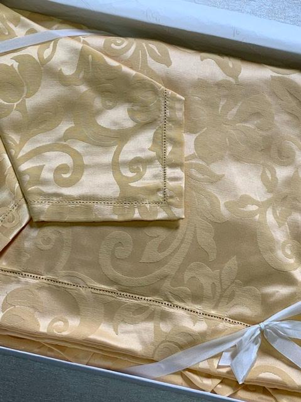 Скатерть 170х220 и 8 салфеток Gamba 9205 Oro золотая