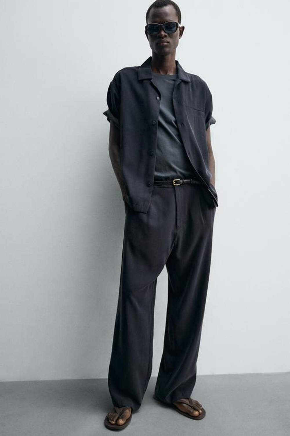 ZARA СТРУЯЩИЕСЯ БРЮКИ RELAXED FIT, СЕРО-СИНИЙ