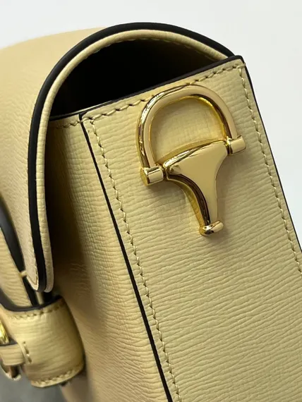 Женская мини-сумка Gucci Horsebit 1955 бежевый