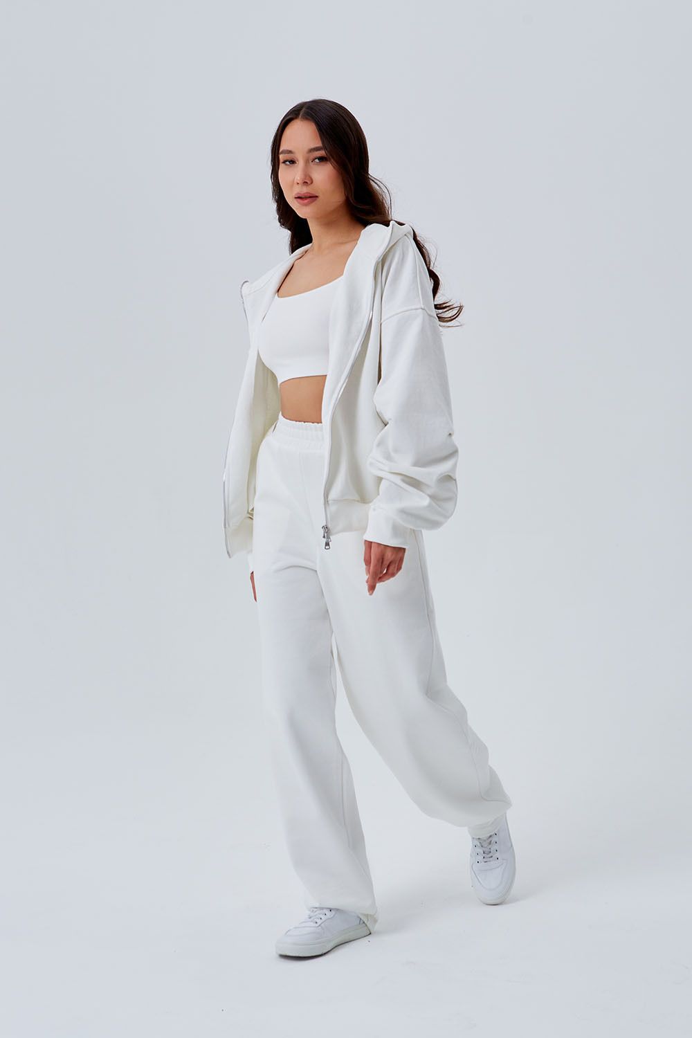 Худи на молнии с защипами на рукавах кремового цвета