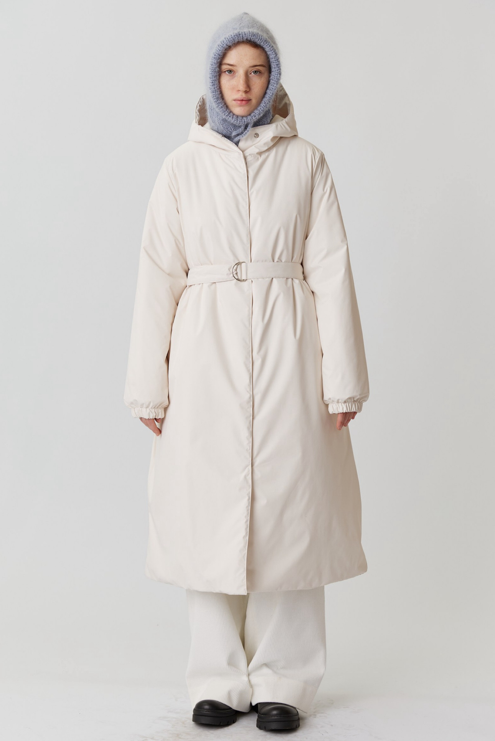 Зимнее пальто миди молочного цвета