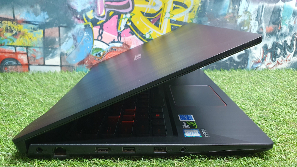 Игровой ASUS i7-7/8Gb/GTX 1060 3Gb/FHD