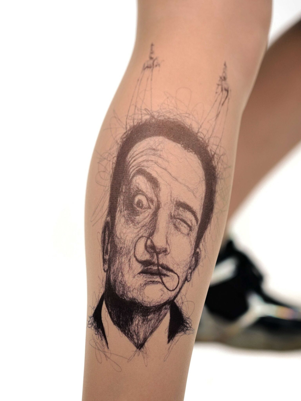 Колготки с принтом-портретом Дали на правой ножке (Размер: S-M-L) (Цвет: бежевый)