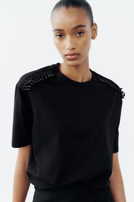 ZARA ФУТБОЛКА СО СТРАЗАМИ НА ПЛЕЧАХ, ЧЕРНЫЙ