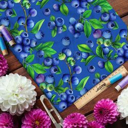 Ткань саржа спелая черника на синем фоне