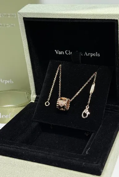 Подвеска Van Cleef &amp; Arpels Perlee clovers
