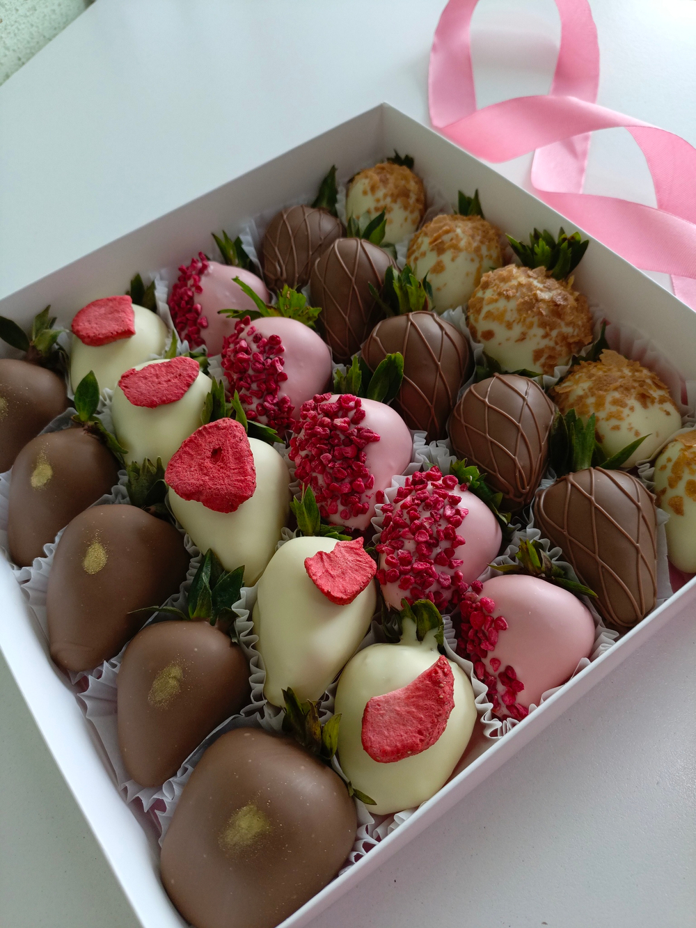 Клубника в шоколаде " Приятный сюрприз"