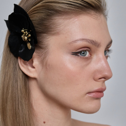 Заколка-пион на невидимке