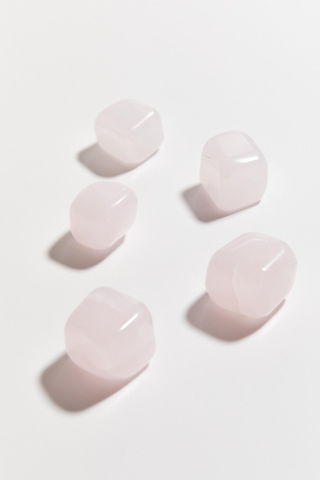 Розовый кальцит галтовка