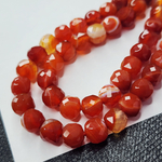 Сердолик, бусины куб, р-р примерно 6.5мм, красивая огранка