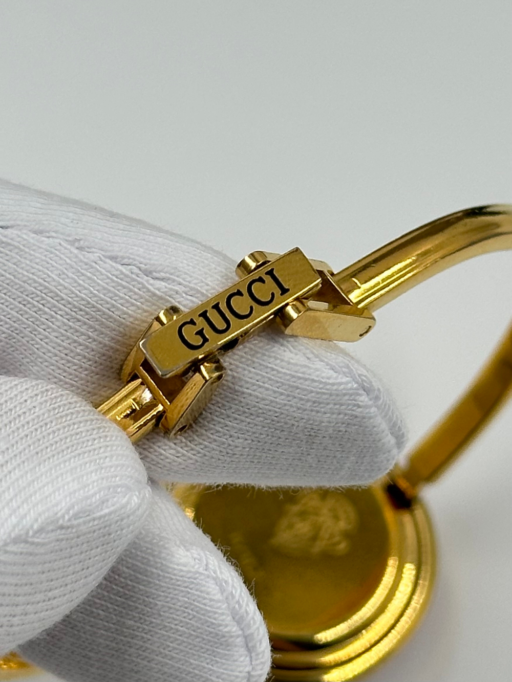 Часы Gucci 11/12.2