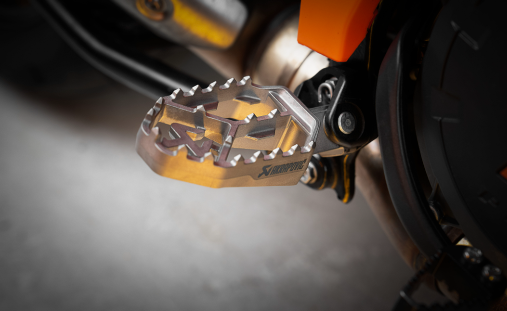 Akrapovic Подножки титановые KTM 1290 Super Adventure / Husqvarna 701 Enduro F-KTM12T1