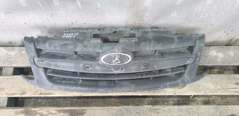 Решетка радиатора LADA Granta 11-18 Б/У Оригинал 21902803056